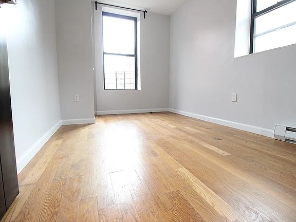 4th image of 926 Amsterdam Ave #8F