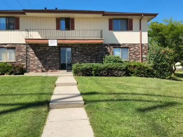 9045 N 84th St APT 16, Milwaukee, WI 53223