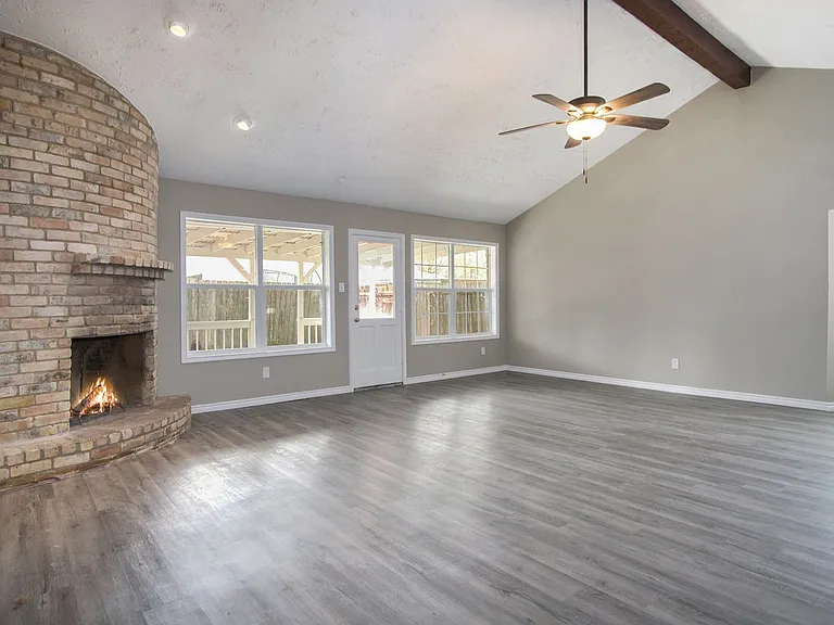 2410 Rolling Glen Dr — Photo 22