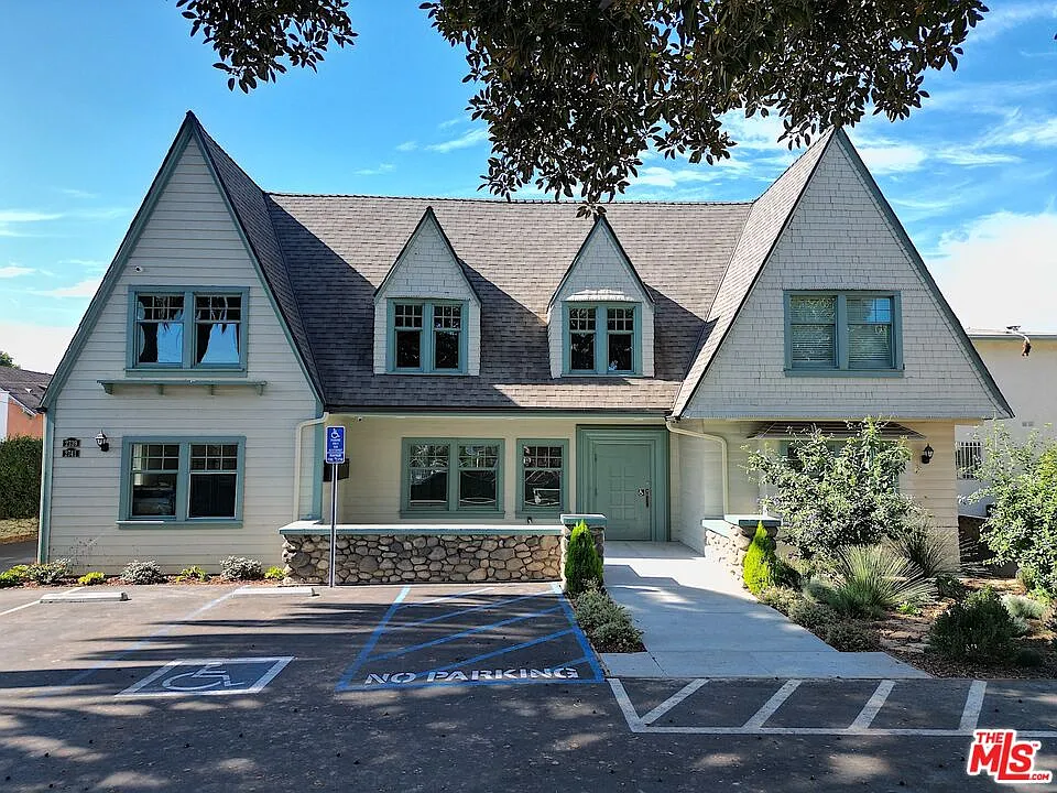 11 bed, 9.0 bath, 3500 sqft, $1,000 — Photo 2