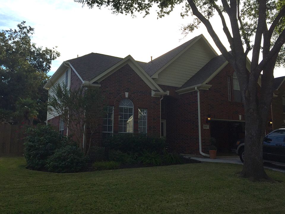 1st image of 1018 Albany Ct