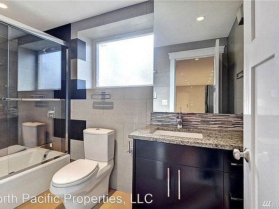 2nd image of 1014 E Denny Way #C