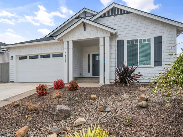 3844 Arena Dr, Medford, OR 97504
