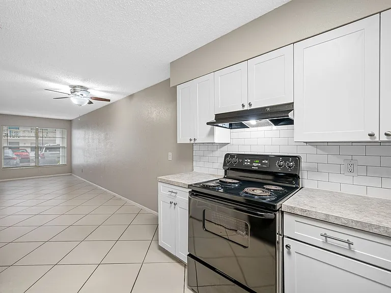 KC Flats Apartments — Photo 67