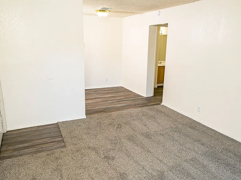 Tamarack Place Apartments — Photo 33