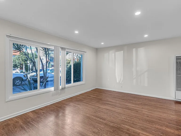 14616 Magnolia Blvd — Photo 1