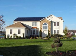 24 Scenic Point Cir, Sicklerville, NJ 08081