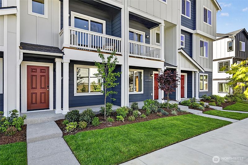 3rd image of 34076 Emerald Ridge Avenue SE
