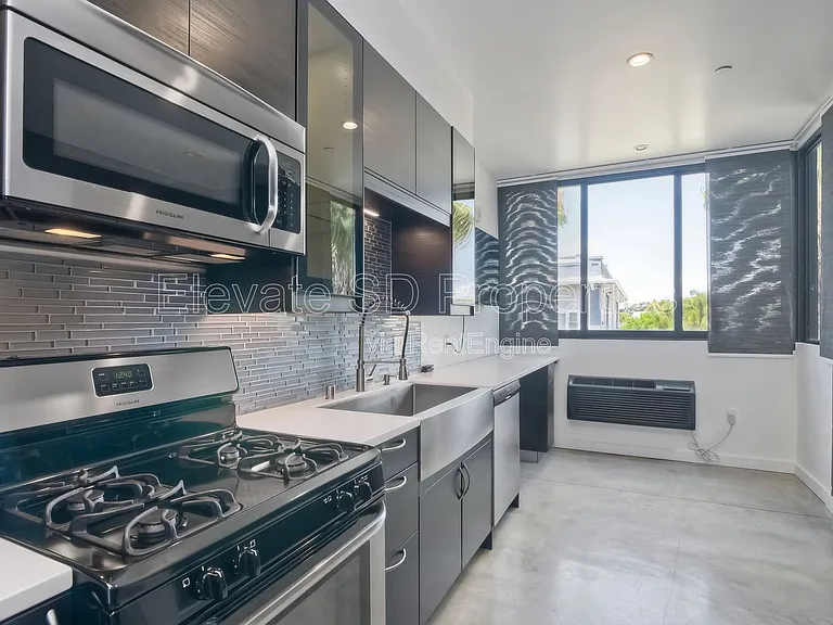 1965 Columbia St #6 — Photo 1