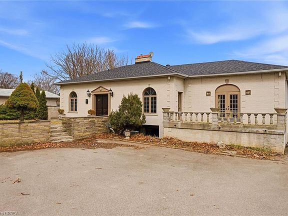 3rd image of 46 Tutela Heights Rd