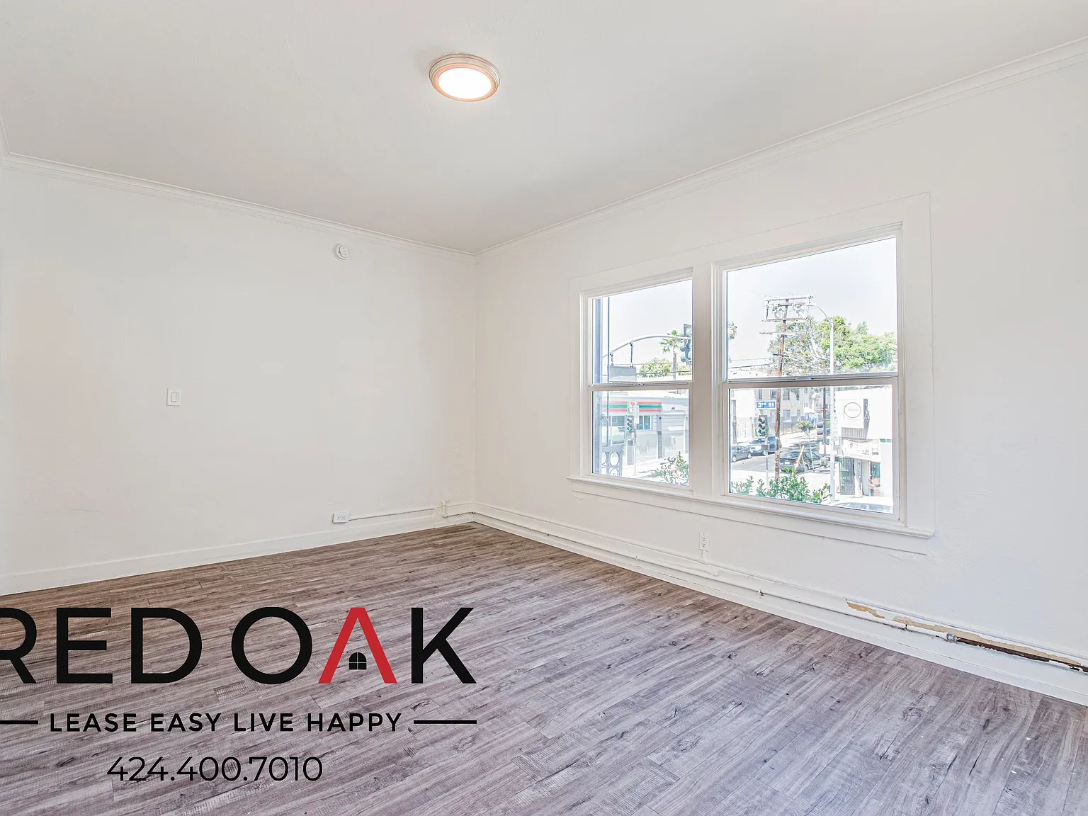 Cozy Studio with Air Conditioning and Hardwood-Style Floors ~ In Westlake! — Photo 3