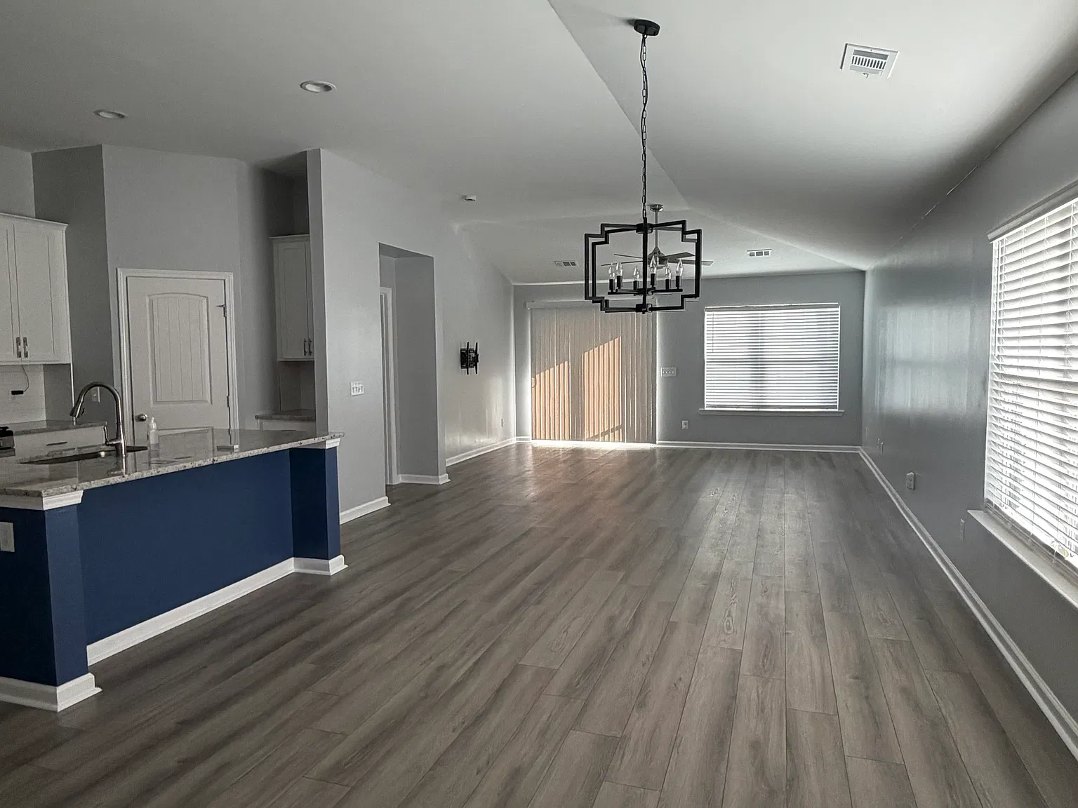 4 bed, 1740 sqft, $2,825 — Photo 2