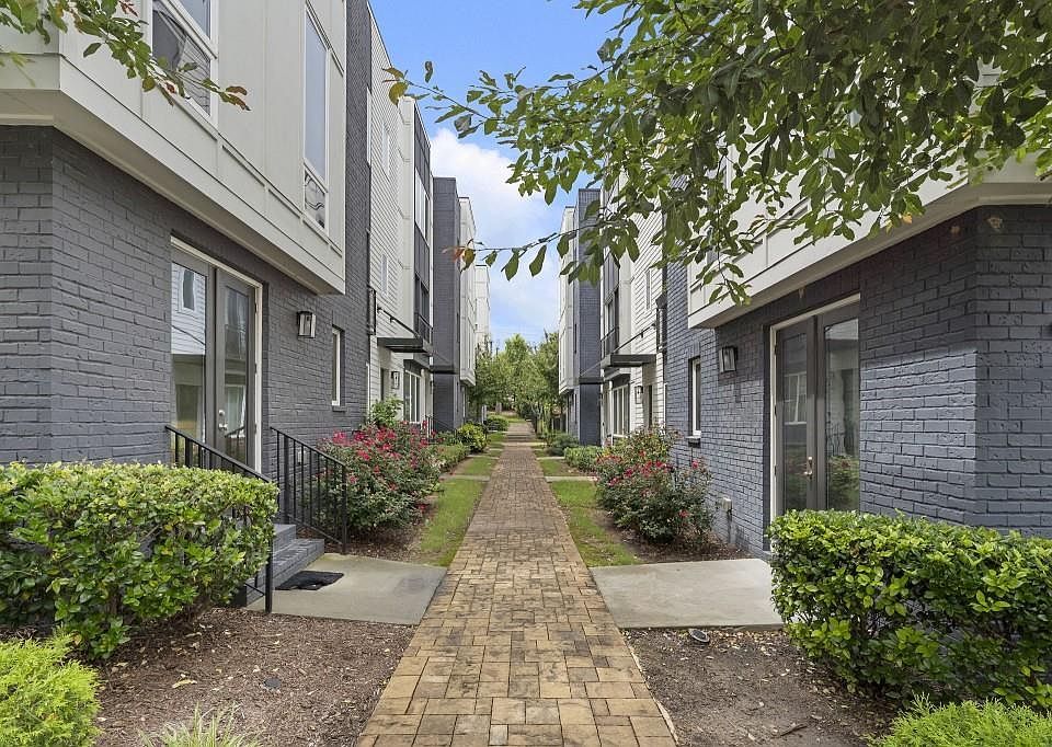 1st image of 836 Winslow Way