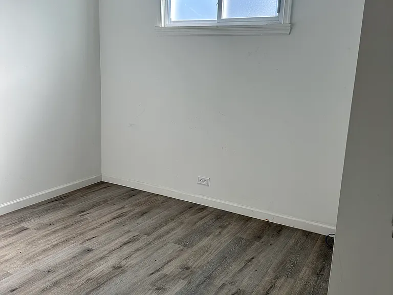 2304 E Albert St — Photo 2