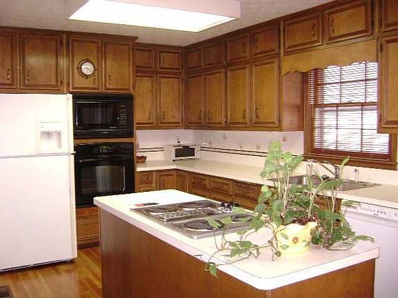5th image of 5011 Bainbridge Ct