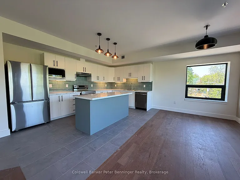 604 Queen St S #401 — Photo 5