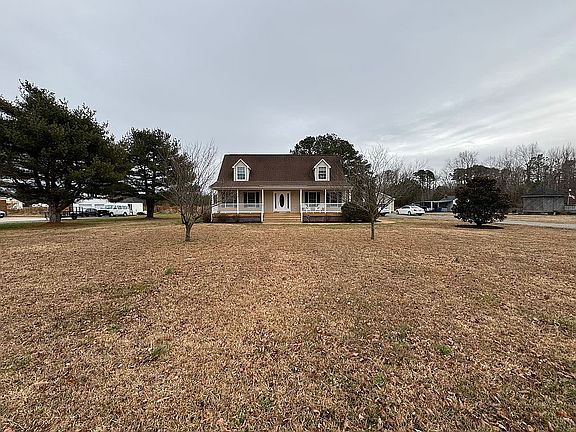 4th image of 1588 Windsor Rd