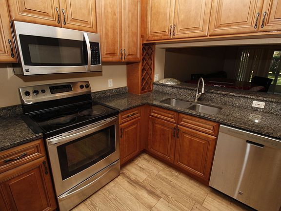 3rd image of 515 Steeplechase Ln #515