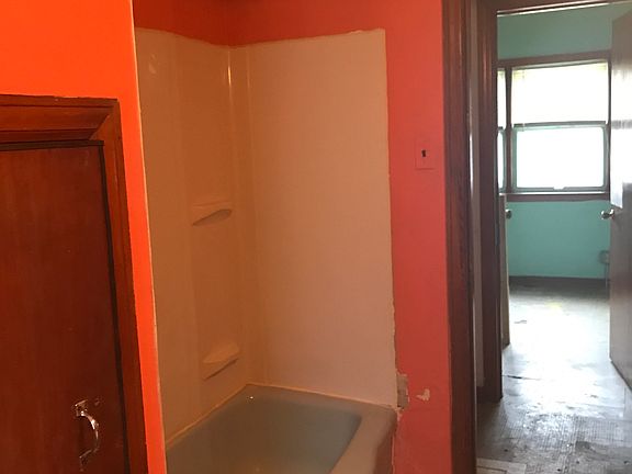 1 bathroom