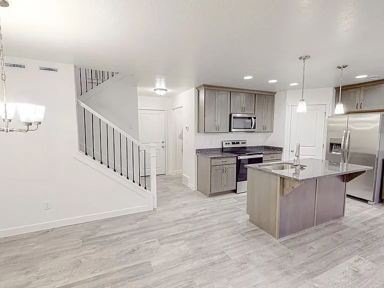 1205 S 750 W — Photo 2
