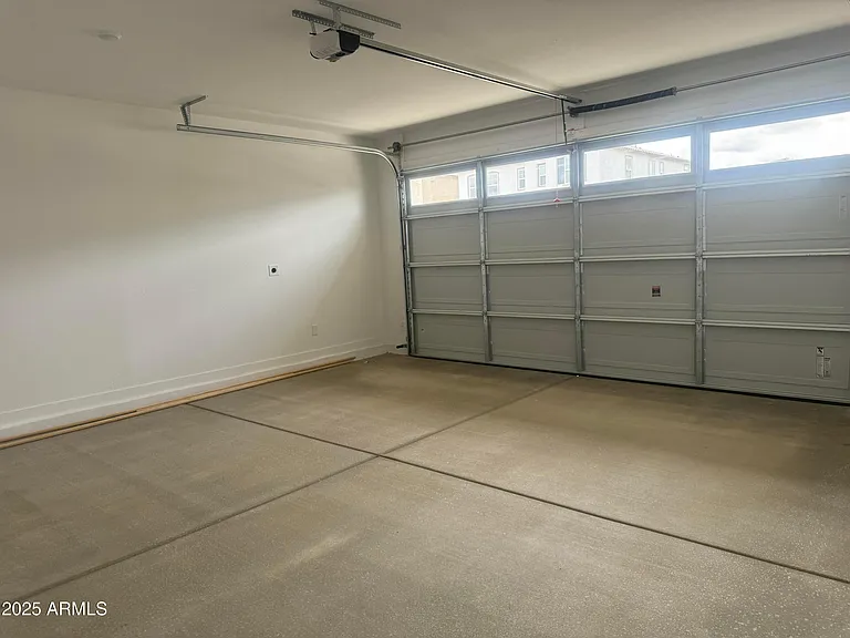 2890 E Frontiersman Ln — Photo 14
