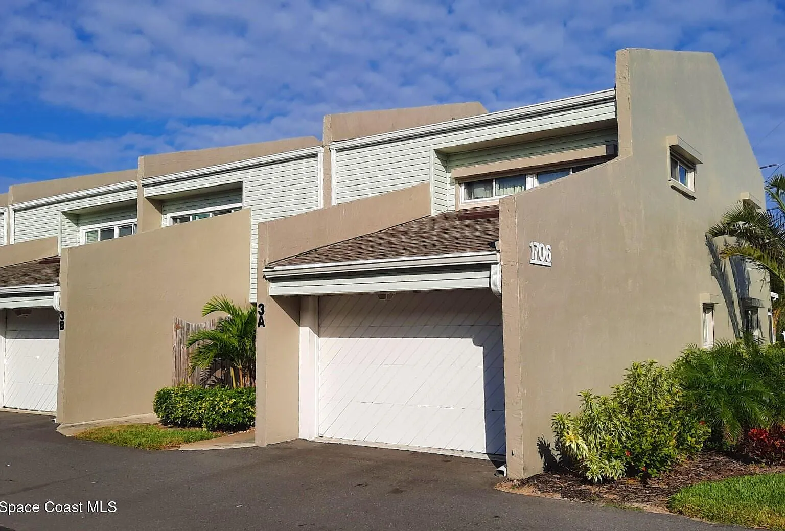 2 bed, 2.5 bath, 1575 sqft, $2,300 — Photo 1