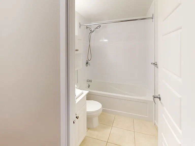 211 Wurtemburg St — Photo 18