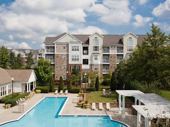 21000 Stanford Sq #27-305