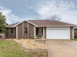 202 Wildwood Ave, Nixa, MO 65714