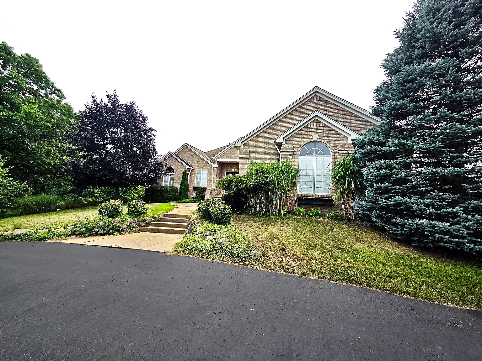 6 bed, 3.5 bath, 2426 sqft, $3,750 — Photo 1