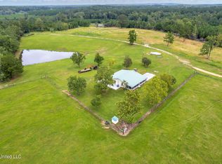 71 Comeaux Dr, Poplarville, MS 39470