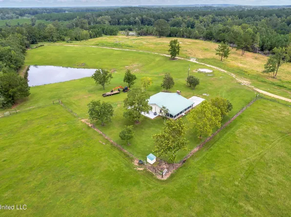 71 Comeaux Dr, Poplarville, MS 39470