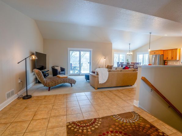 122 Ridge Rd, New London, MN 56273