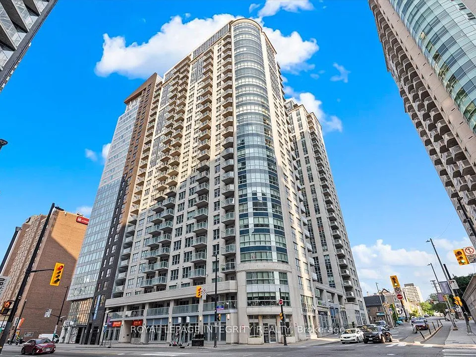 242 Rideau St #909