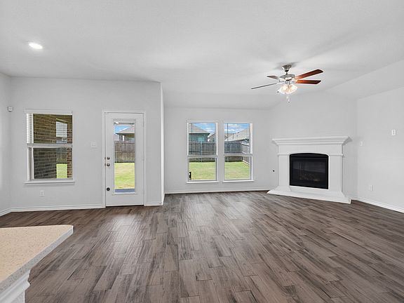5th image of 3057 Maverick Dr