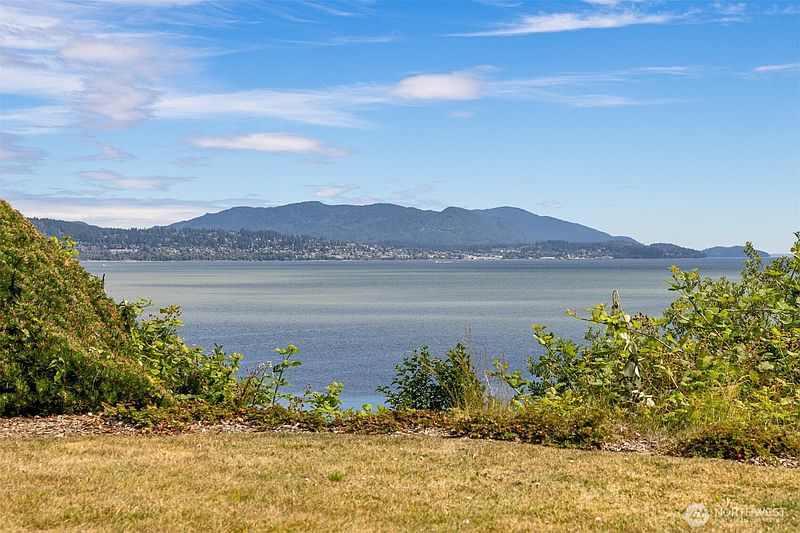 3rd image of 3919 Cliffside Drive