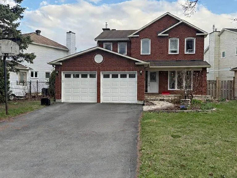 63 Topley Cres — Photo 1