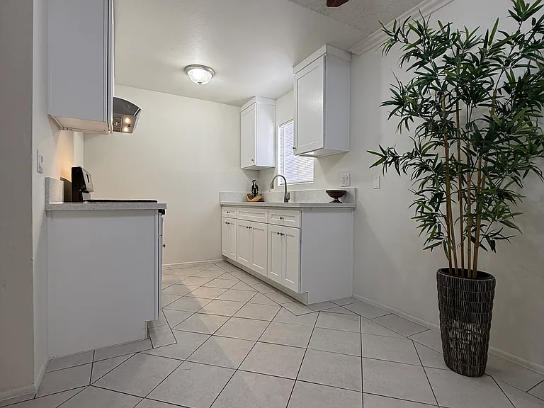 1001 Cherry Ave #205 — Photo 3