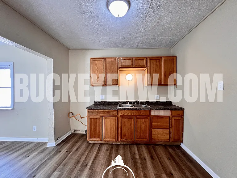 1110 Harding Dr — Photo 5