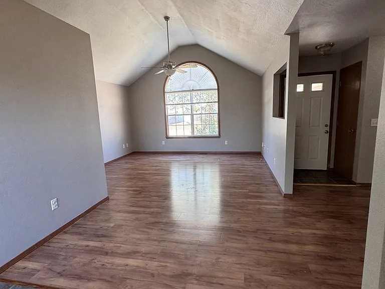 508 N Douglas Dr — Photo 7