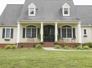 893 School Rd, Farmville, VA 23901