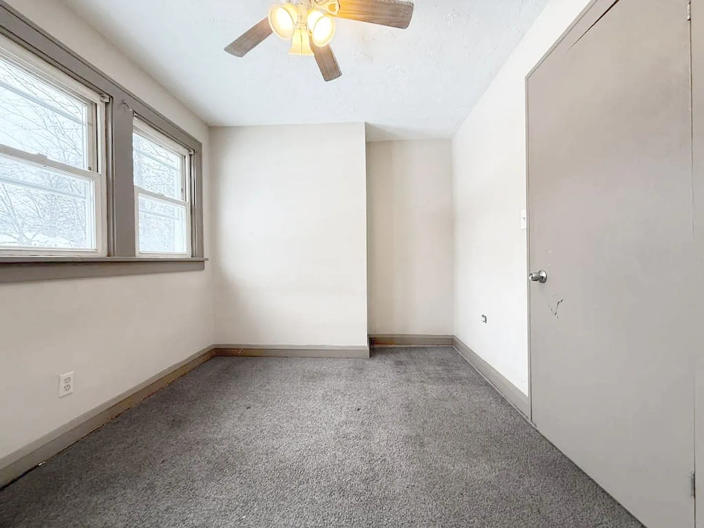 2 Bed, 1 Bath Beautifil Single-Family Home In Euclid! — Photo 3