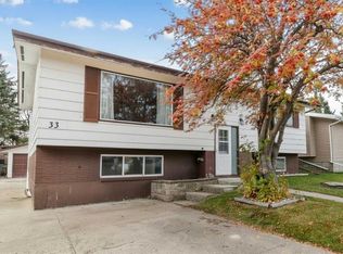 33 N Valley Cres, Lacombe, AB T4L1R9