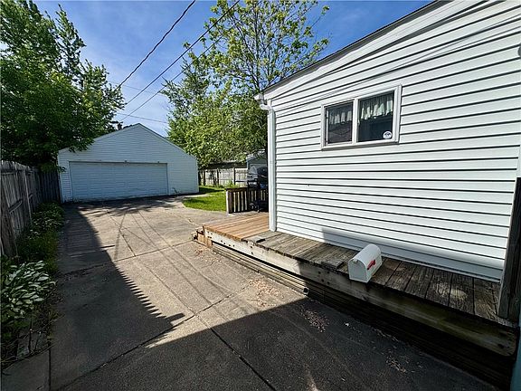 4th image of 347 Stillwell Ave