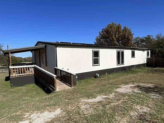 2nd image of 101 Hyde Away Ln