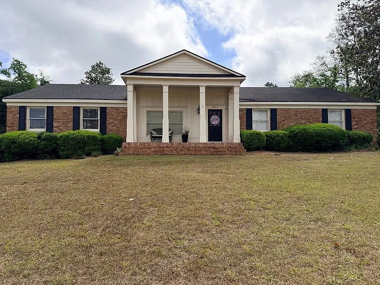 2311 Pinecliff Dr — Photo 2