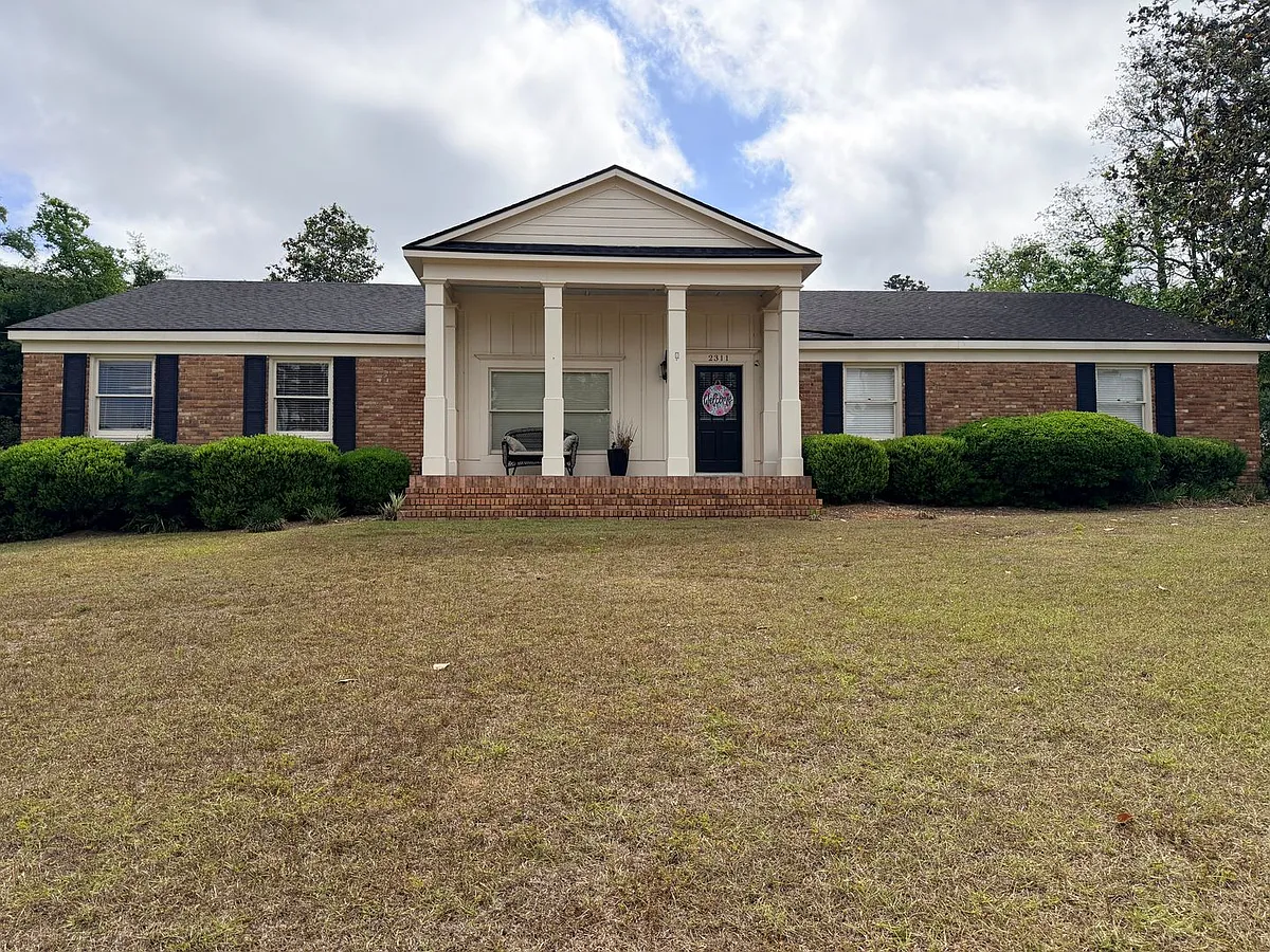 Building Photo - 2311 Pinecliff Dr