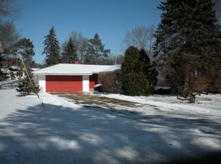 612 E Freistadt Rd, Thiensville, WI 53092