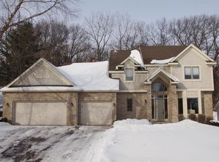 350 Wyndham Cir W, New Brighton, MN 55112