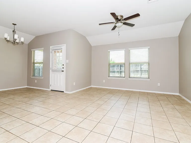 1114 Nickel St — Photo 3